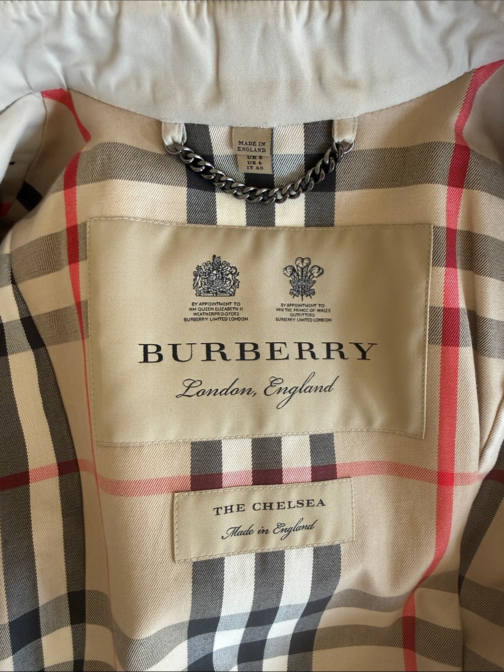 Burberry Beige Double-Breasted Trench Coat - Picture 4 of 9